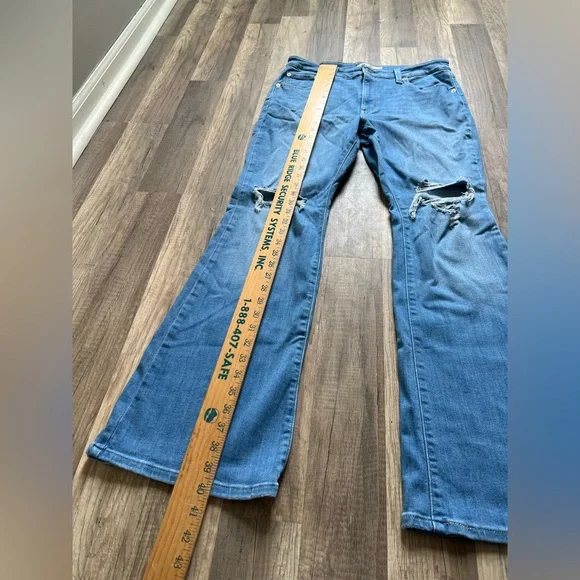 Levi’s Woman’s Medium Wash Sturdy Western Distressed 726 Flare Jeans Size 32 - Picture 7 of 12